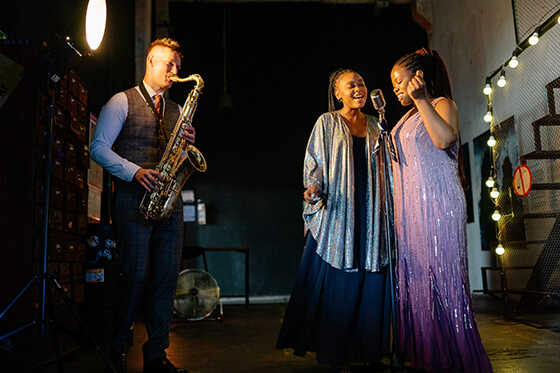 Wedding band hr
